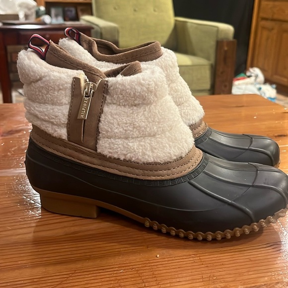 Tommy Hilfiger Dark Brown Roana Winter Duck Booties Women's Size 7M - Picture 1 of 10